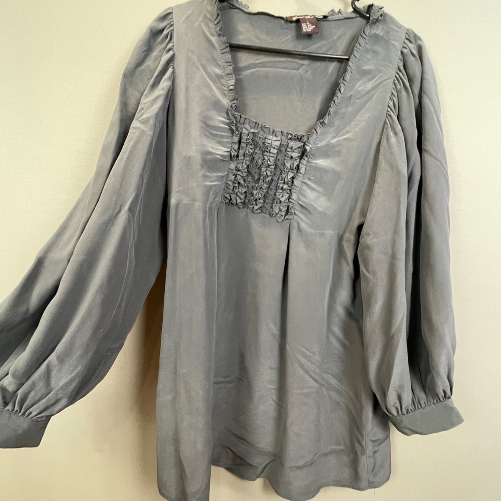 Grey Flowy/Puffy style Long Sleeve Blouse, Size M